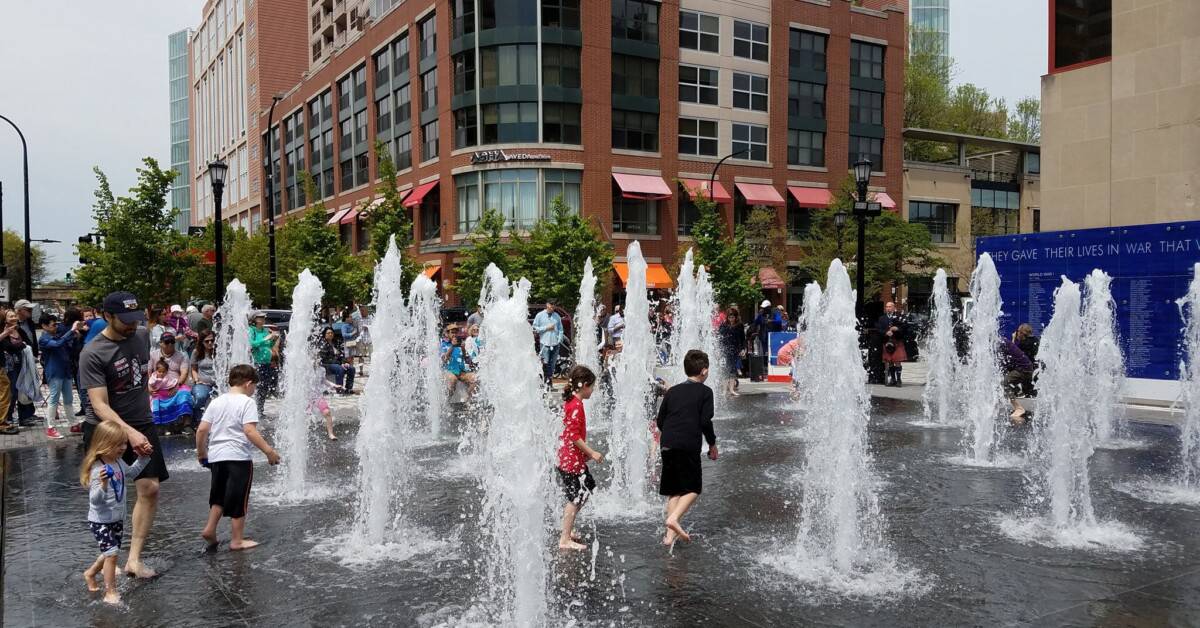 A group of kids play with water from a fountain in the ground at a plaza. Want to start social anxiety treatment in Evanston, IL so you can live a more full life? Our anxiety therapist in Illinois can help today!