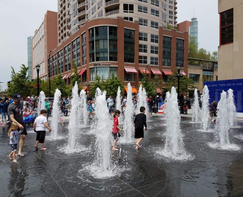 A group of kids play with water from a fountain in the ground at a plaza. Want to start social anxiety treatment in Evanston, IL so you can live a more full life? Our anxiety therapist in Illinois can help today!