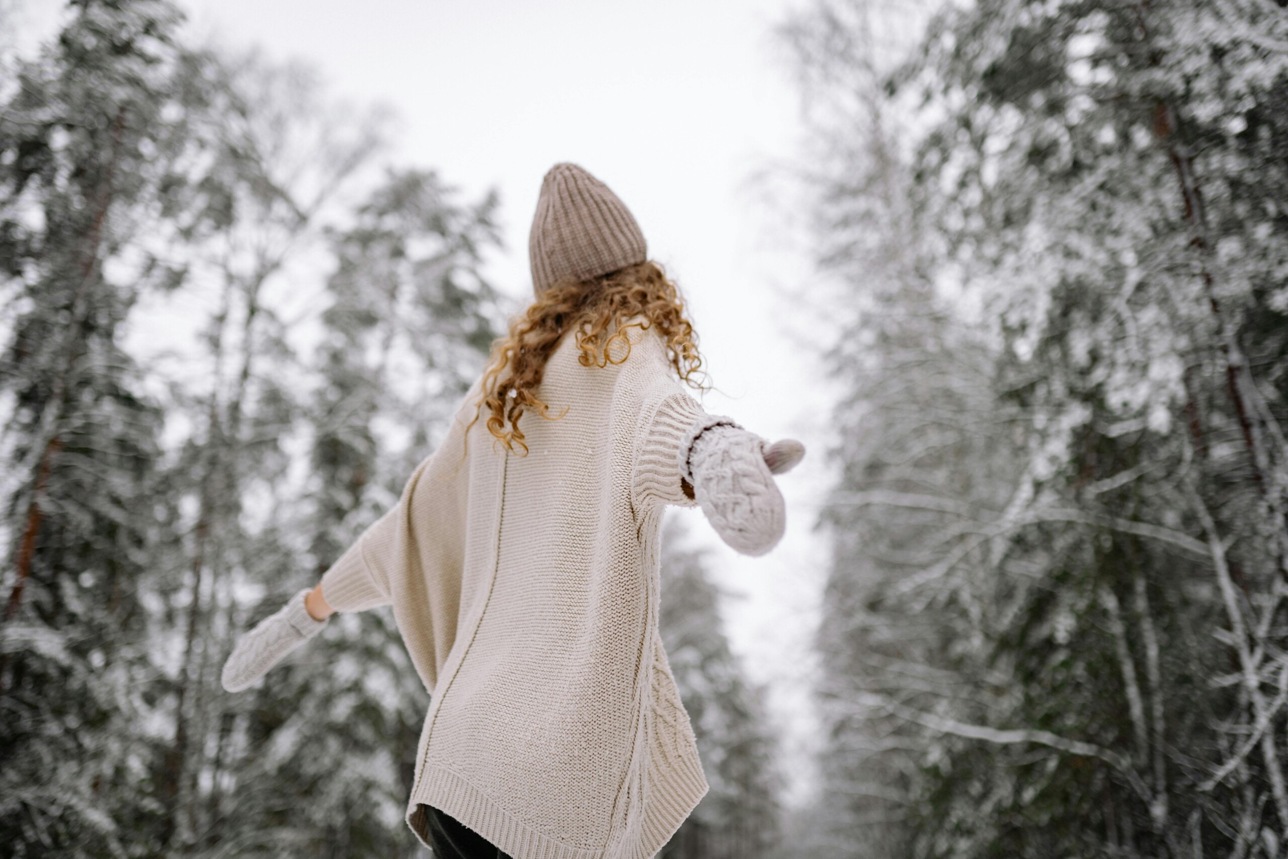 Student taking a peaceful winter walk to reset and ground in the present, paired with online college counseling in chicago, il. This image supports self-care alongside therapy for college students in chicago, il and skills from cognitive behavioral therapy in evanston, il. 